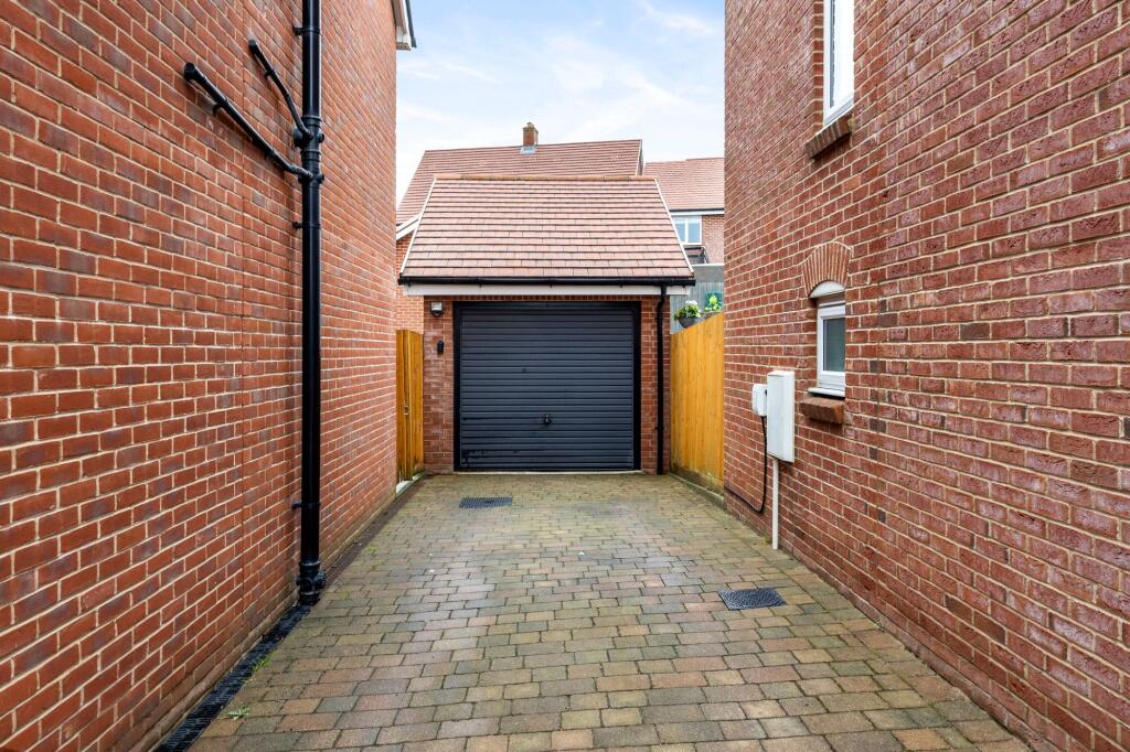 Garsge/Driveway
