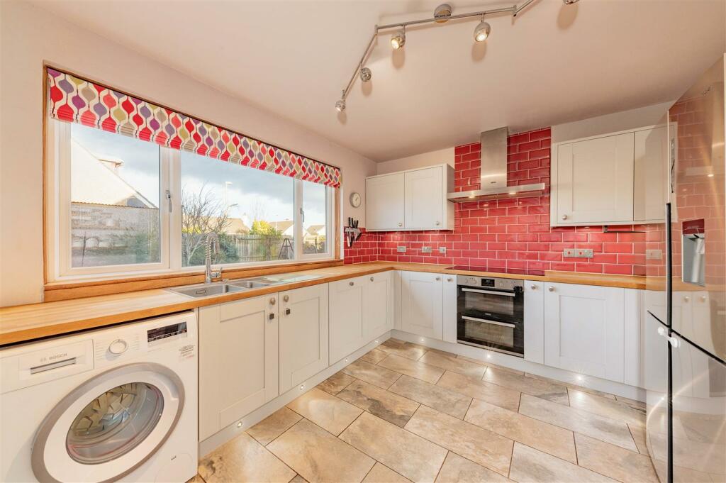 5 Rosemount Road Birkhill-12.JPG