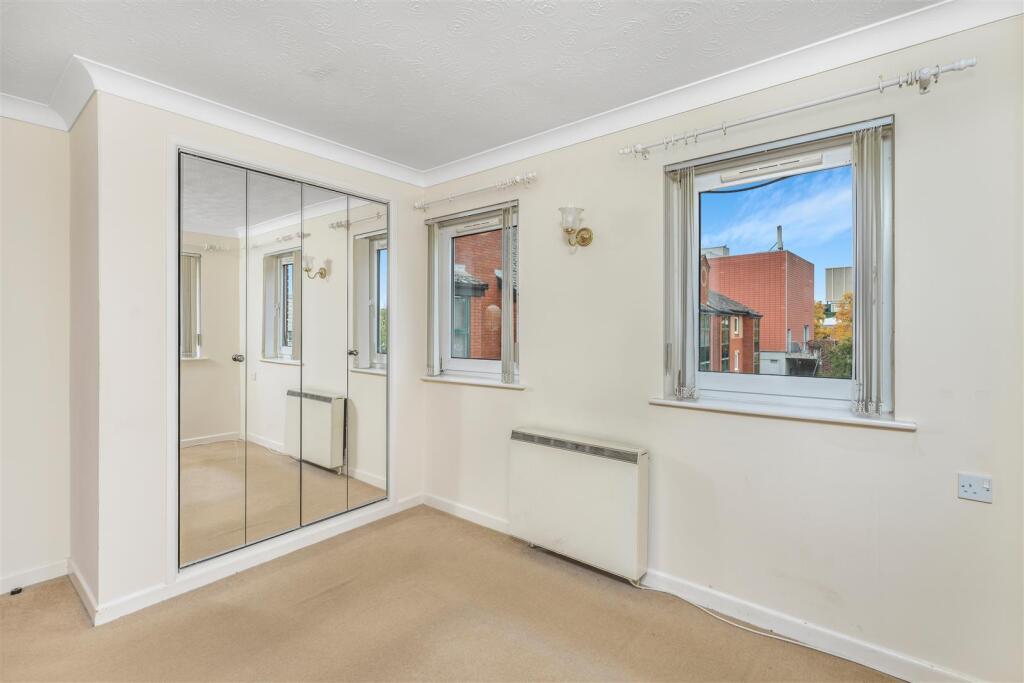 39 Chamberlaine Court, Banbury-14.jpg