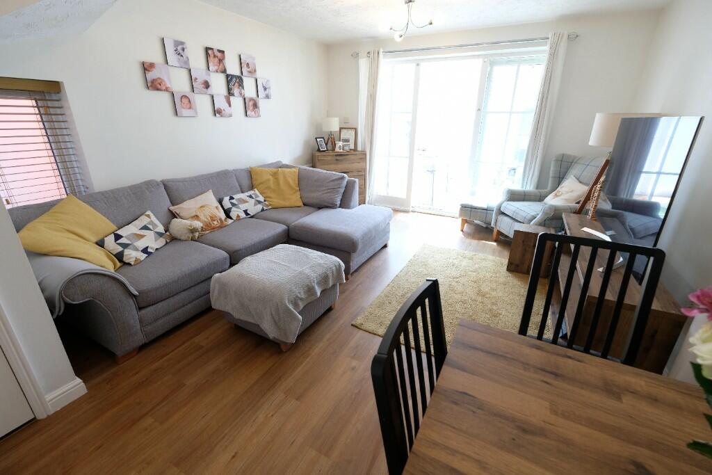 SITTING/DINING ROOM