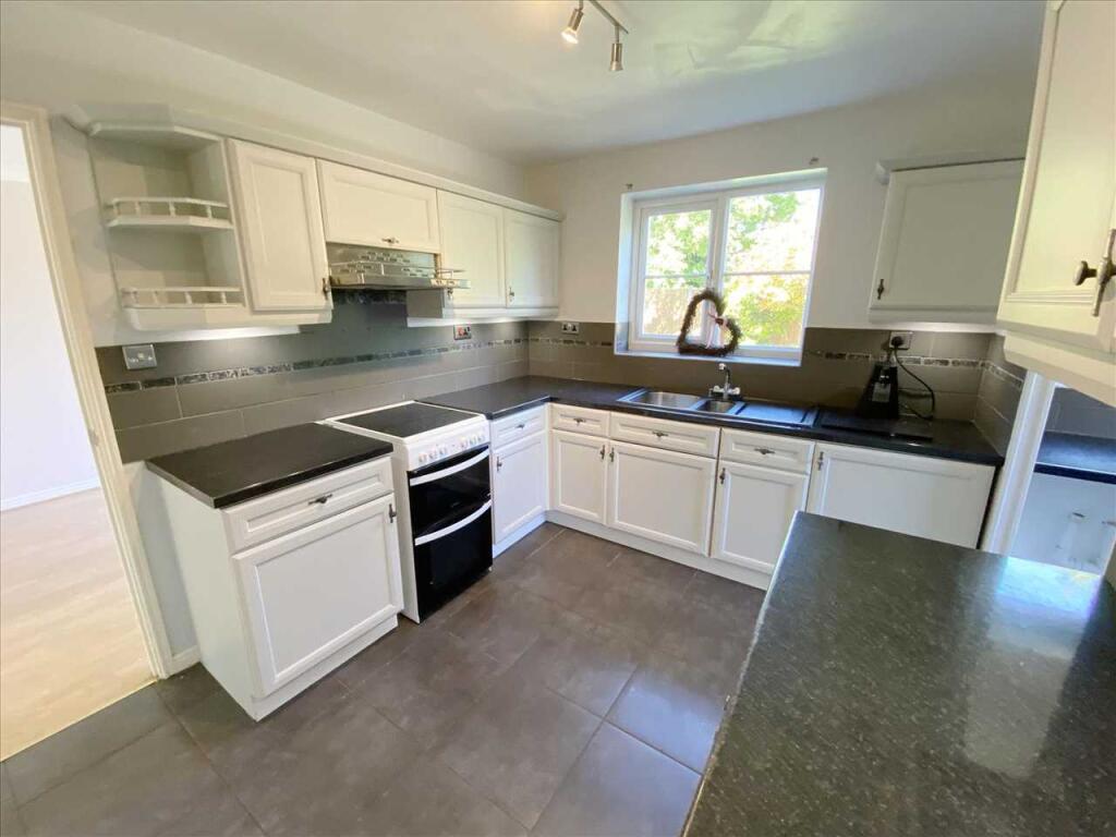 Kitchen: