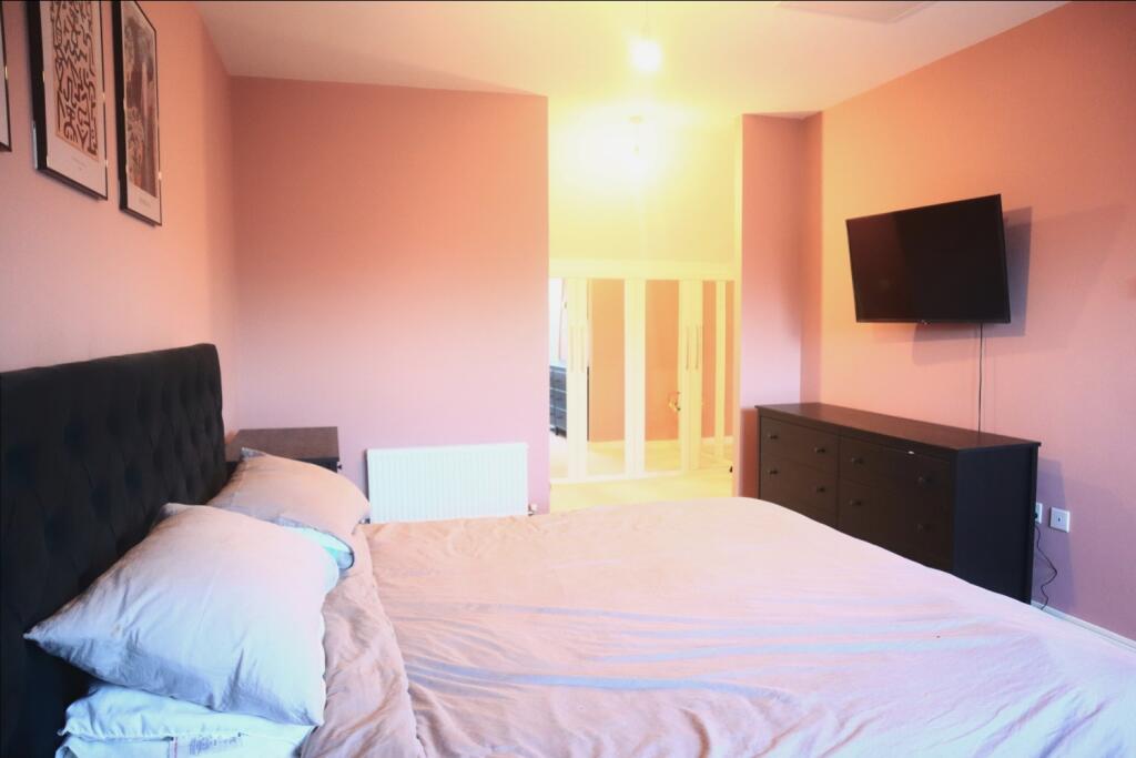 Cicerio Cr Fairfields - Master Bedroom one