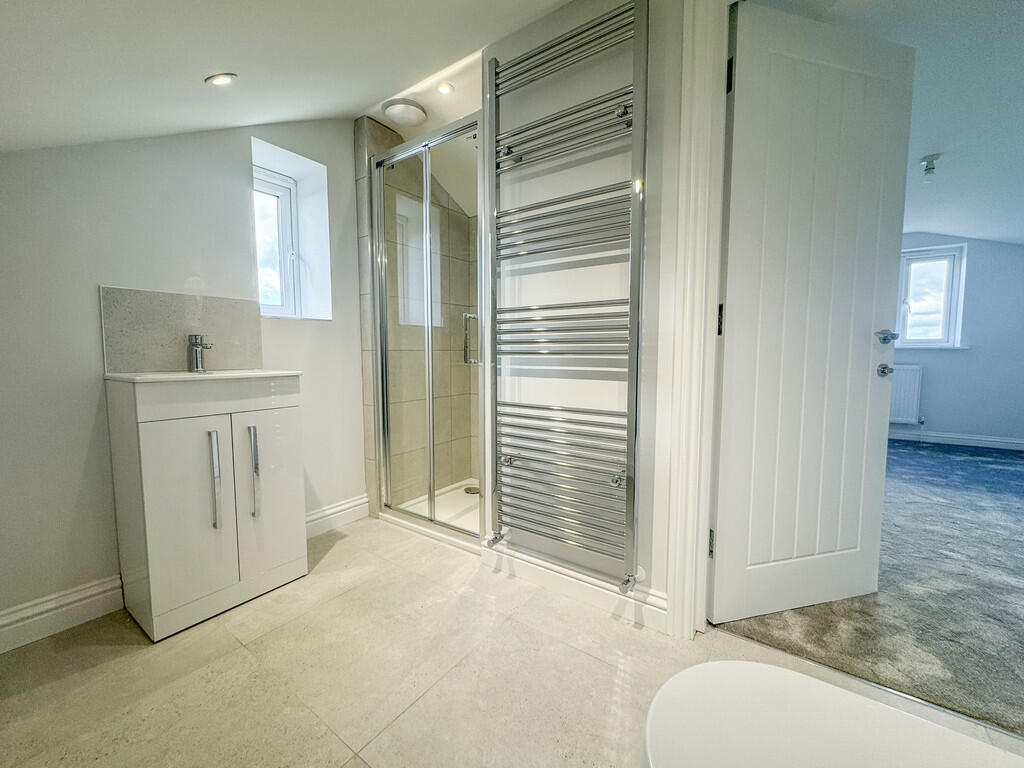 EN SUITE BED 2