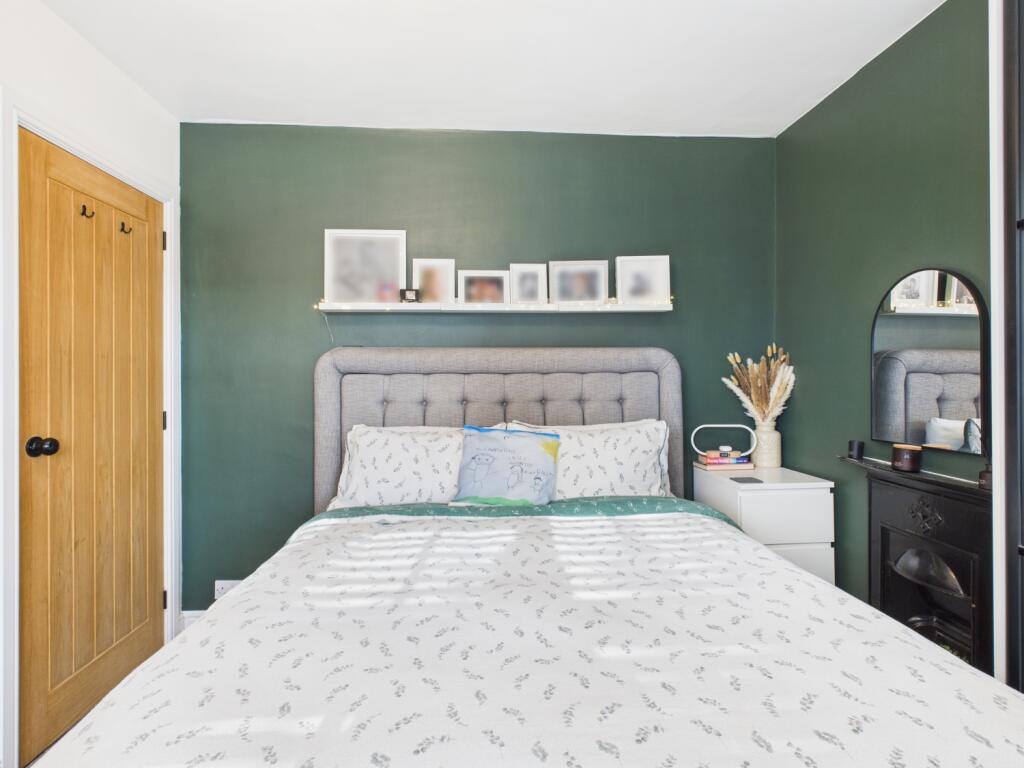 CAM03729G0-PR0148-STILL015