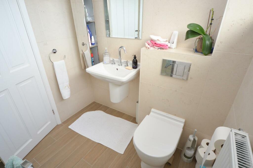 bathroom 1.jpg