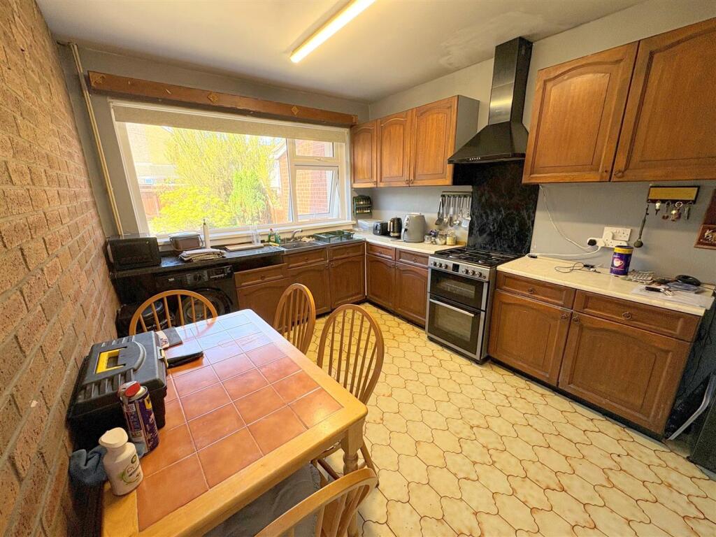 Kitchen d.jpg