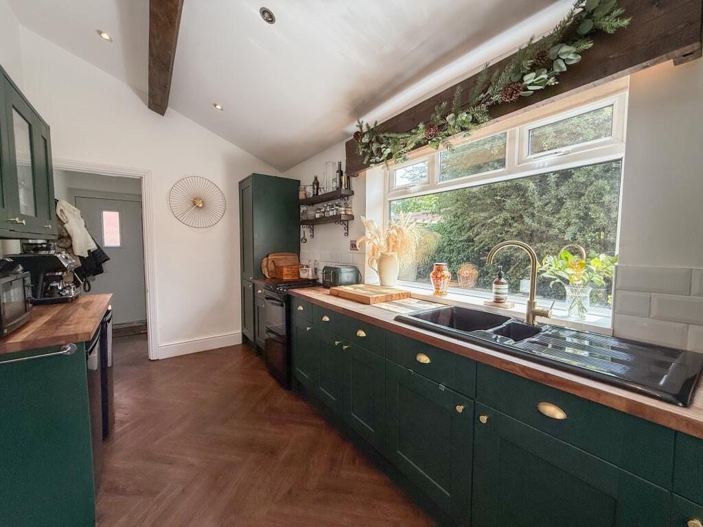 Breakfasting Kitchen