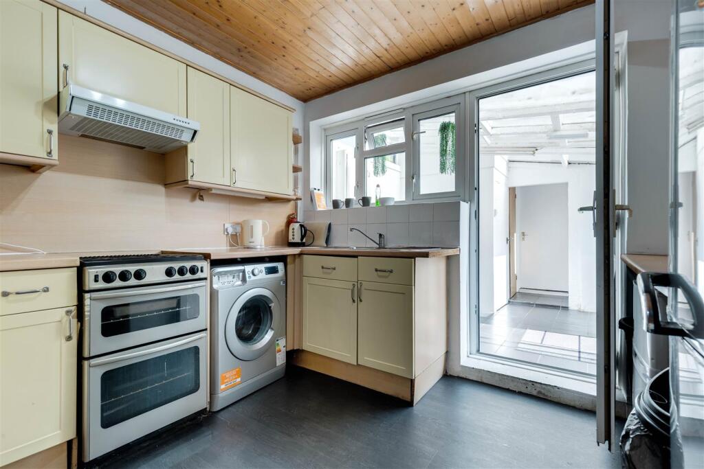 3. Kitchen Ang 2.jpg