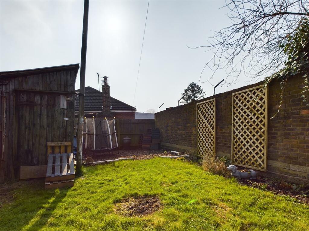 Rear Garden Pic 2.jpg