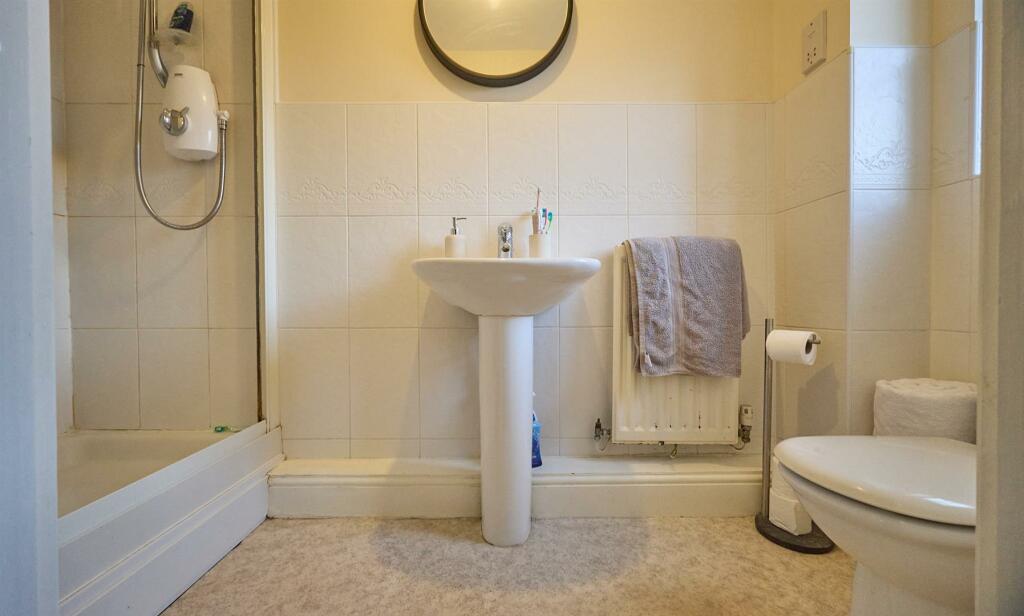 EN SUITE SHOWER ROOM