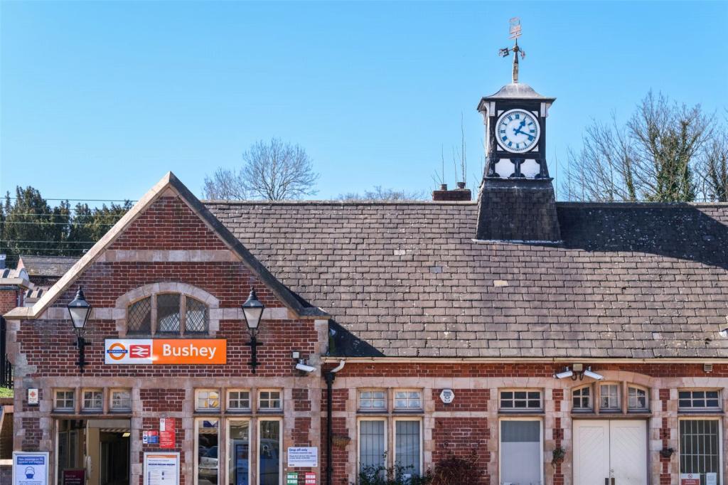 Bushey Station