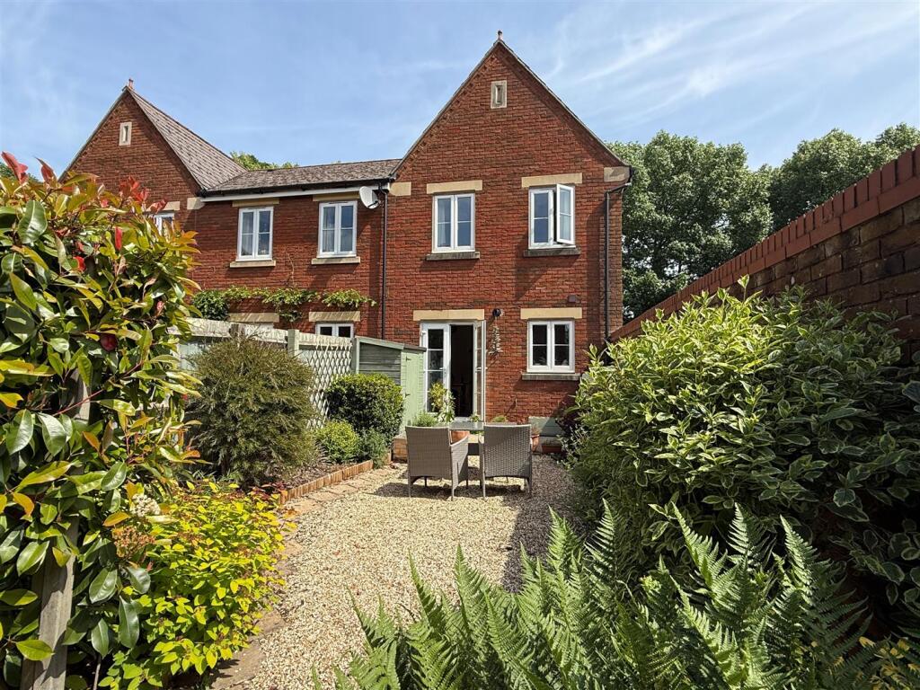 Gras lawn external.jpg