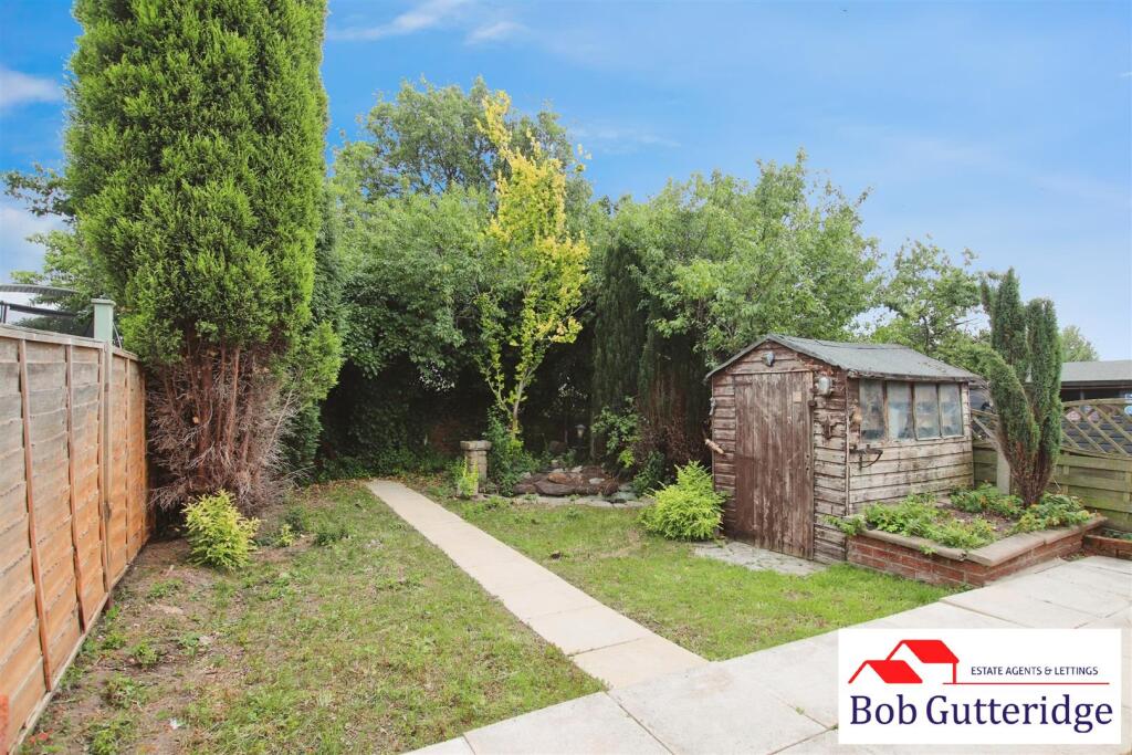 ENCLOSED REAR GARDEN