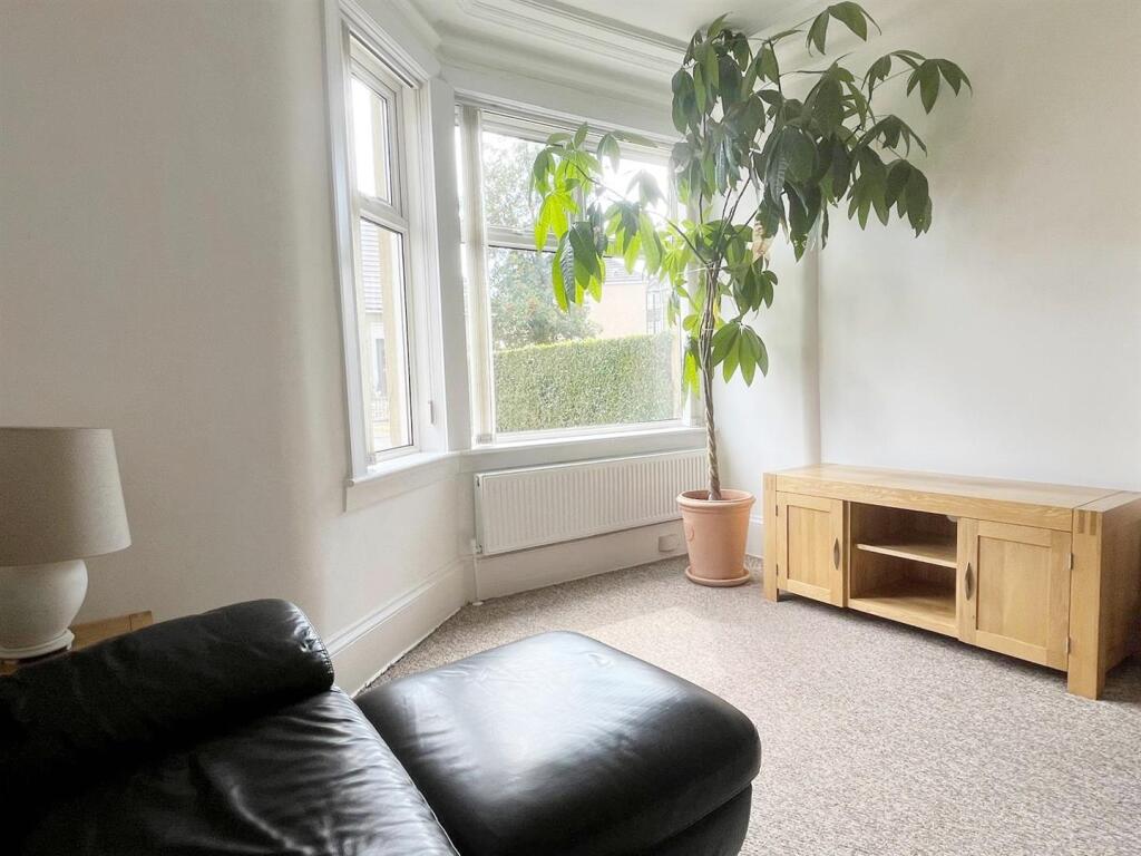lounge1.jpg