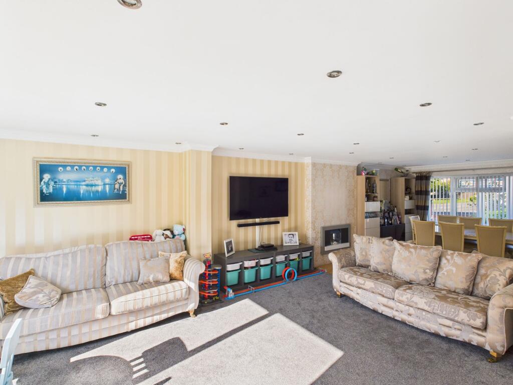 Living room/dining room