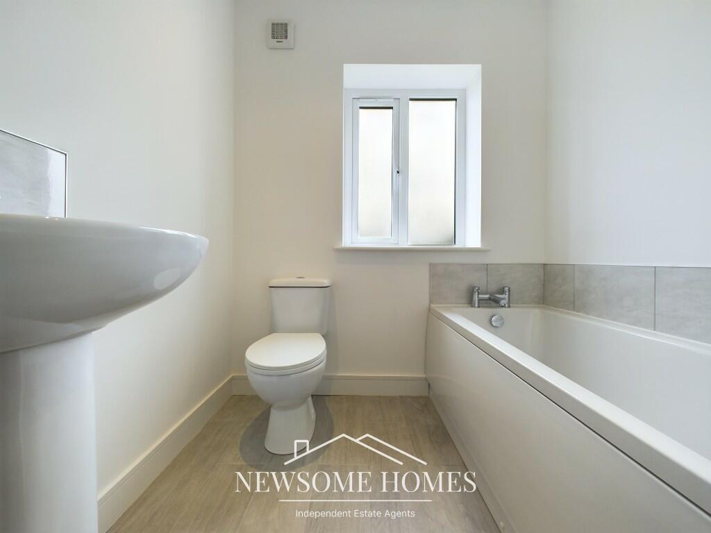 Bath/ Shower Room