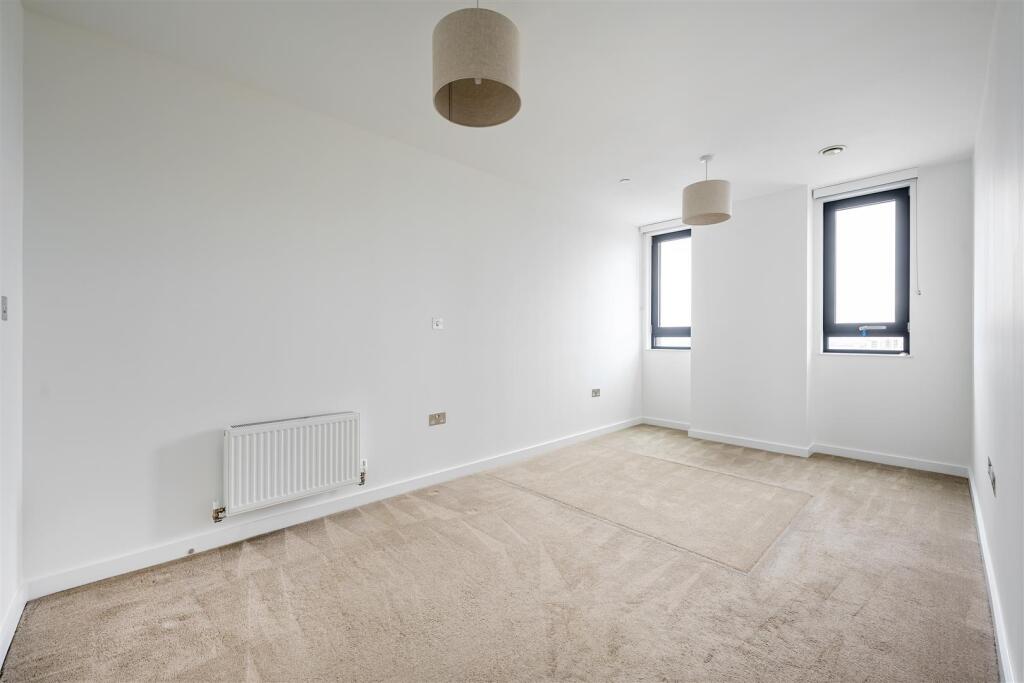 Station Approach, E17