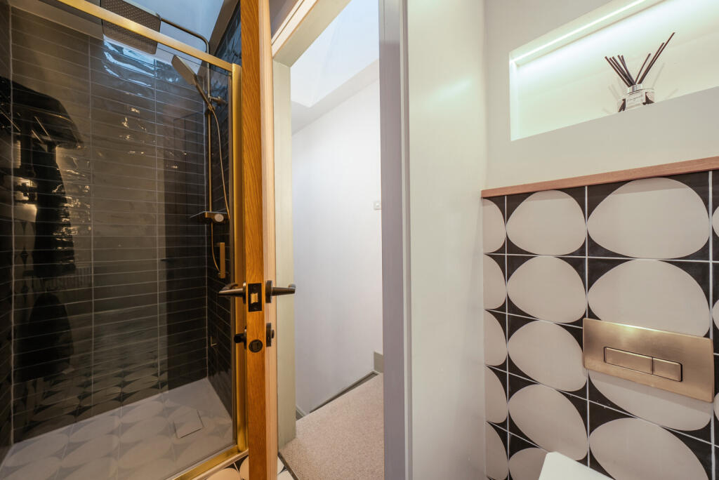 1387842-24-693c32...