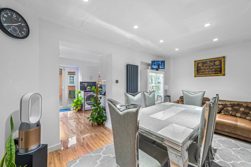 Kitchen/Living Ar...