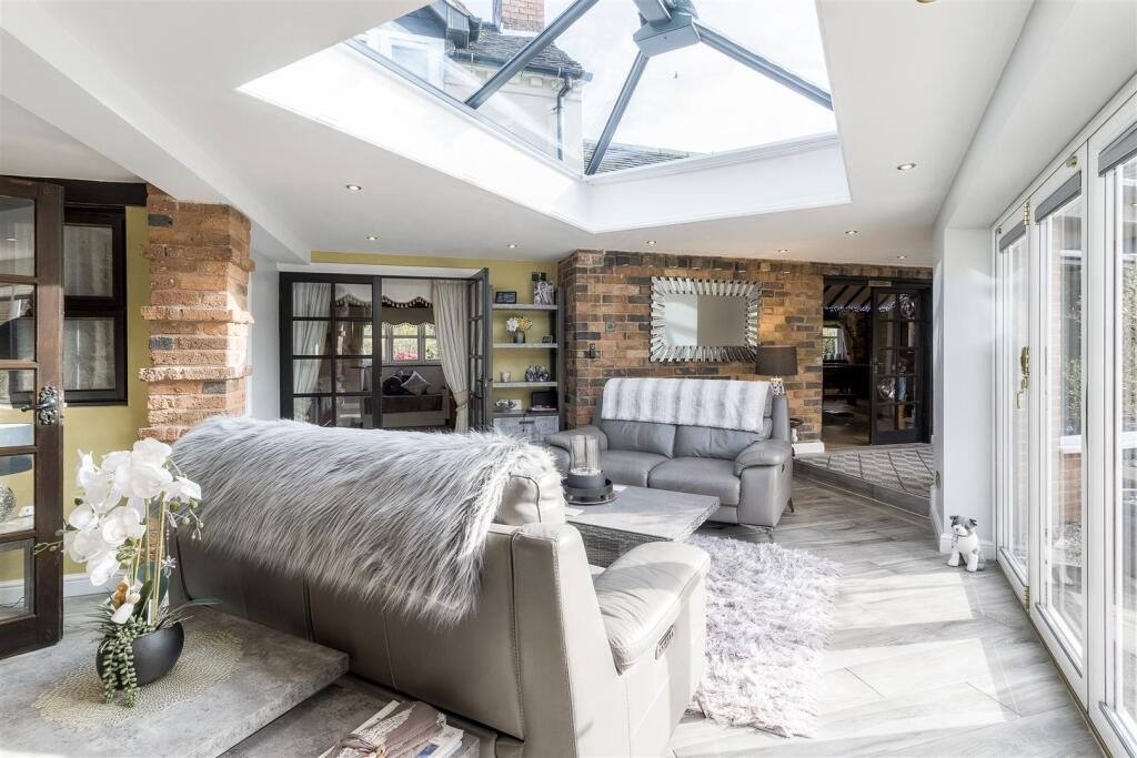 Main Road, Baxterley