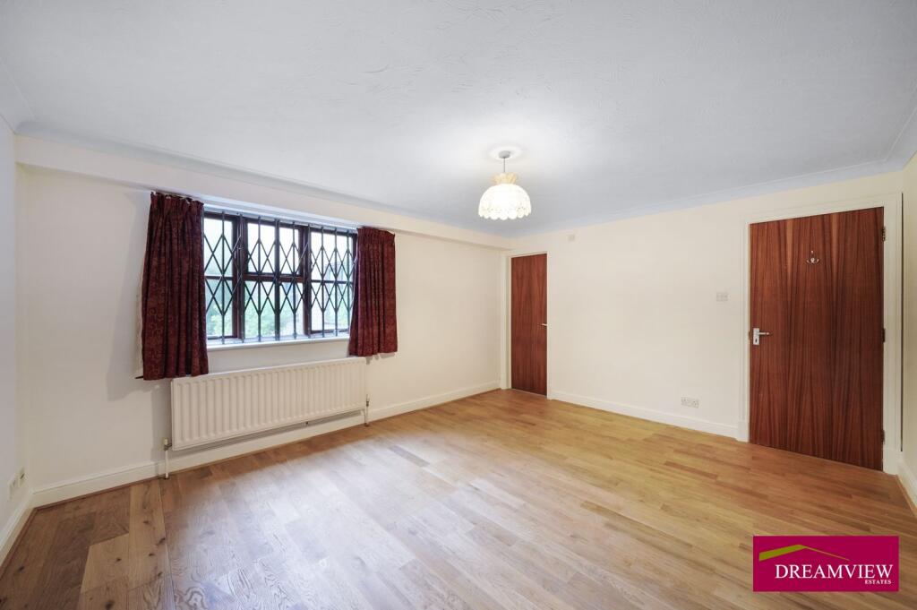 MAIN BEDROOM