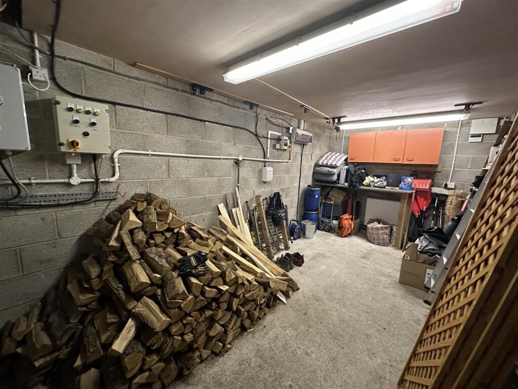 Garage photo 1.JPG