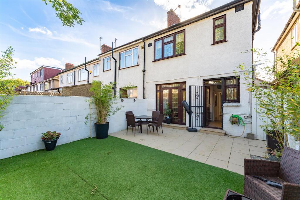 457 Uxbridge Road Rear.jpg