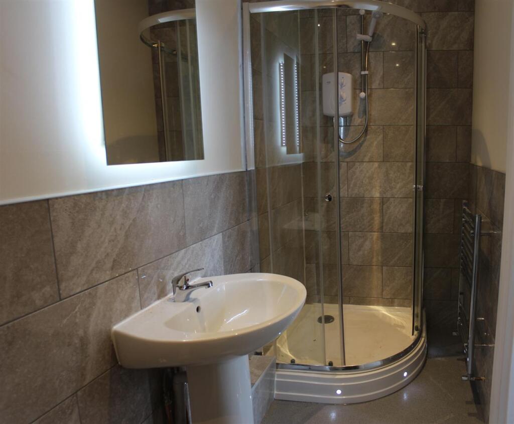 EXAMPLE OF EN-SUITE