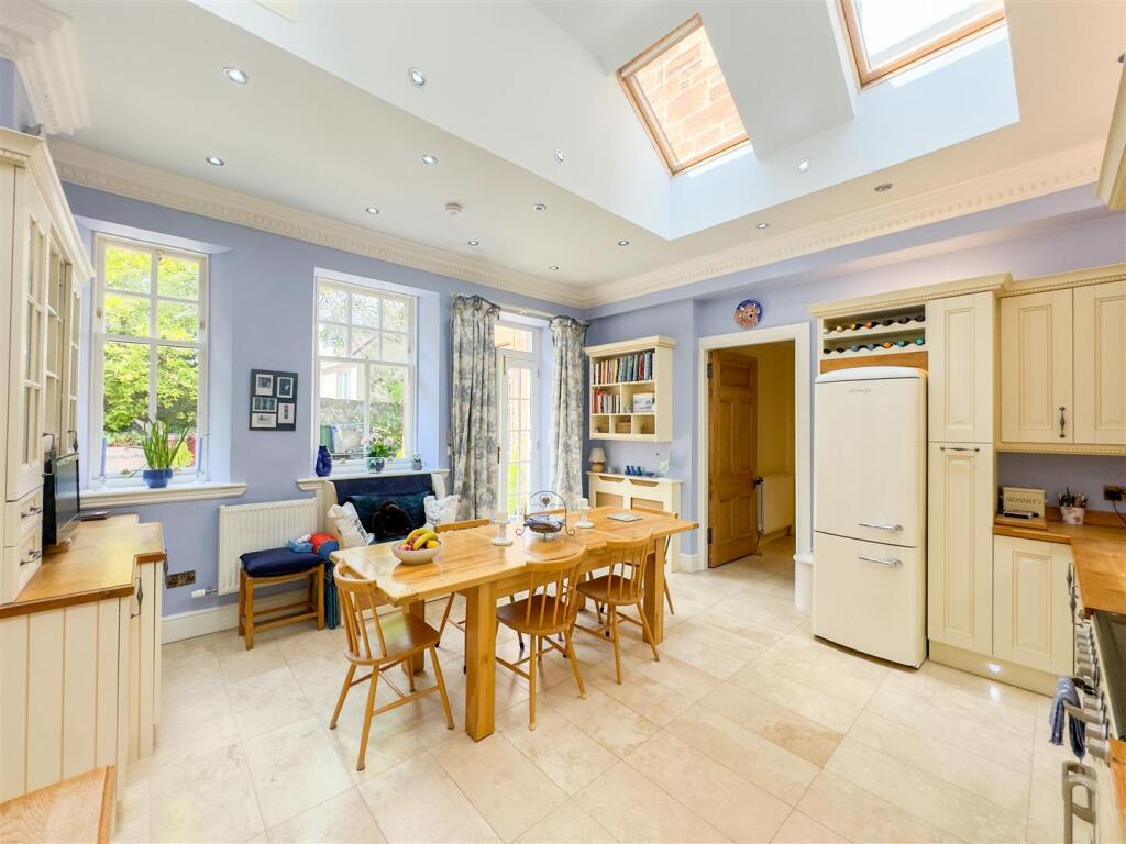 Kitchen/Dine