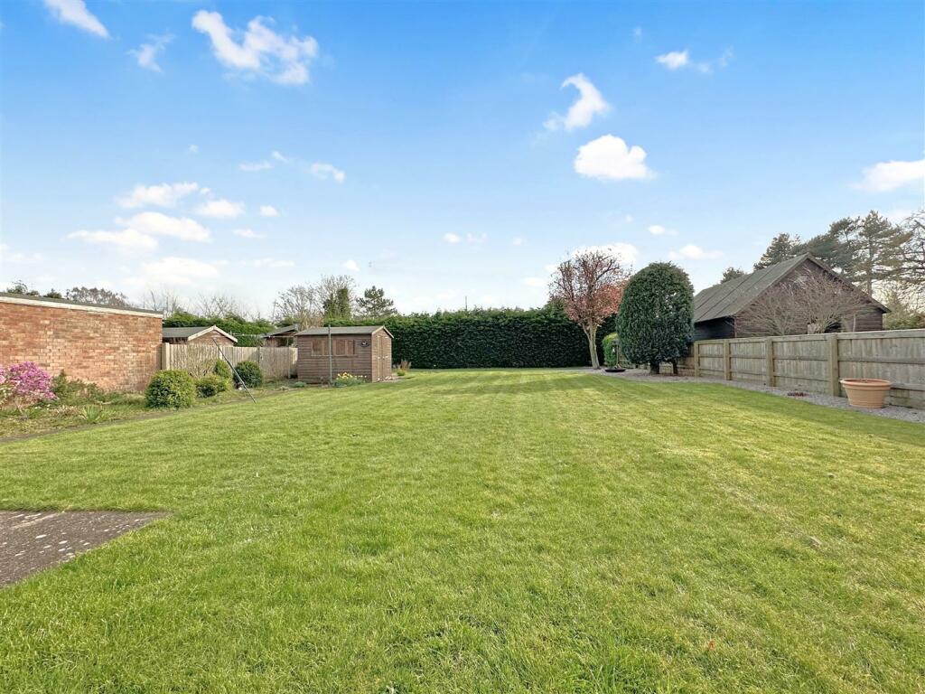 Lovely Private Garden 960