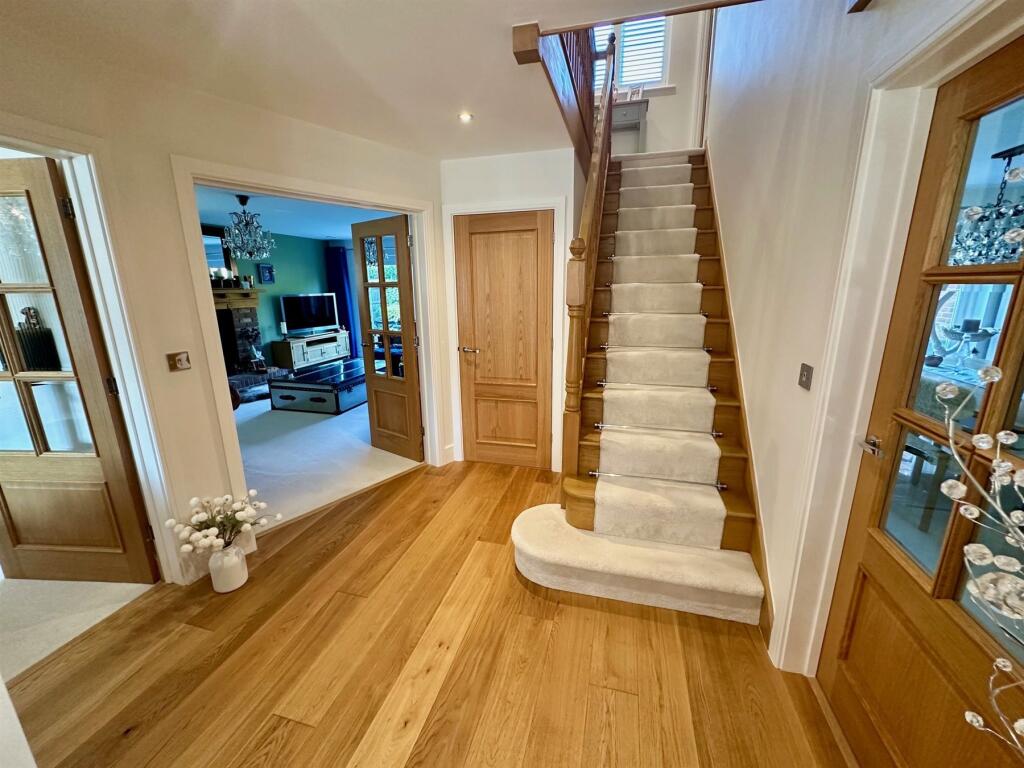 Entrance Hall - Vendor