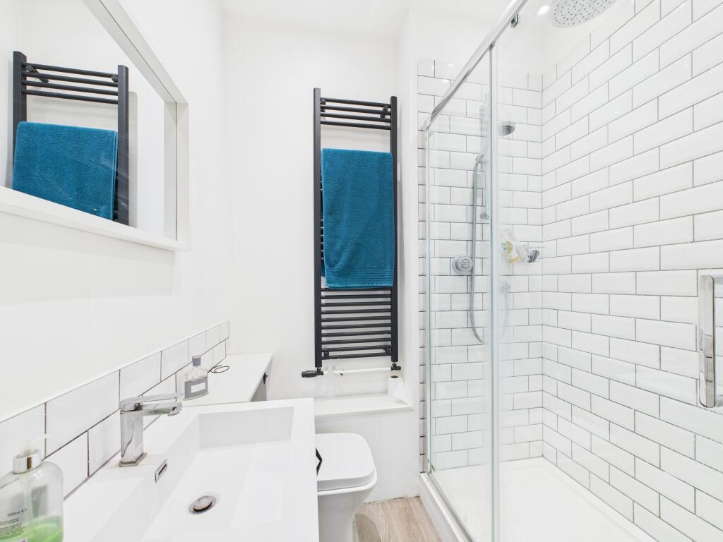 CAM02909G0-PR0353-STILL003