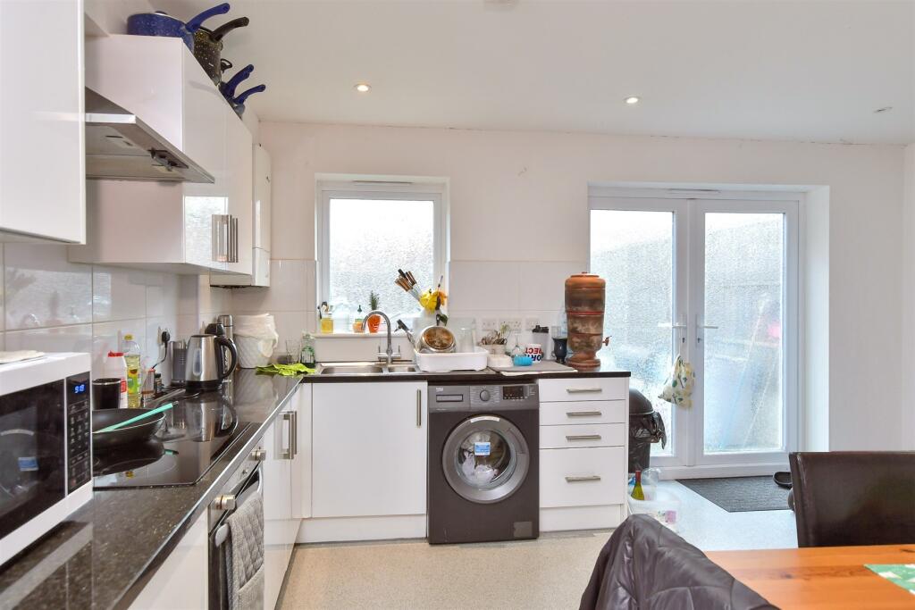 Kitchen/ Dining Area