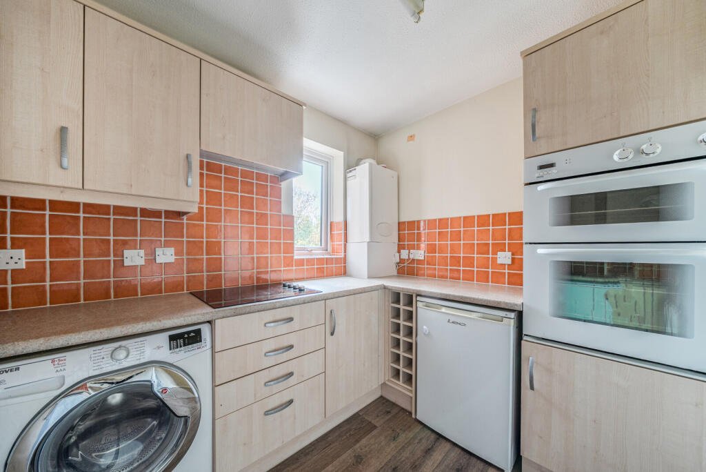 1370320-7-68f22c9...