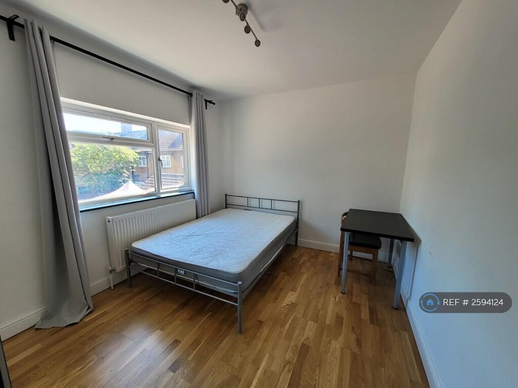 First Floor Rear Room £990