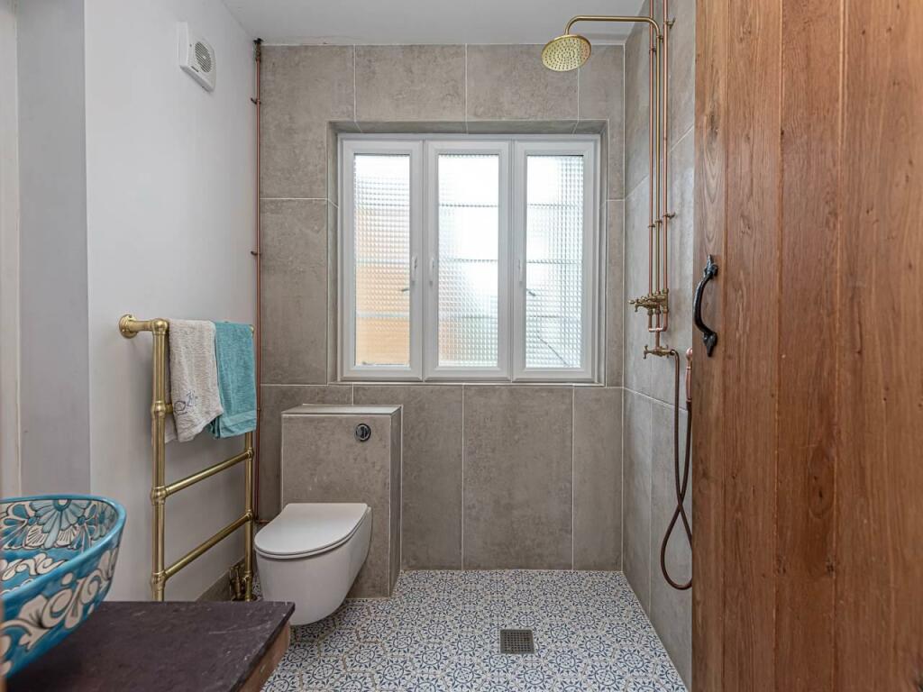 LLANFAIR-HALL-GROUNDFLOOR-SHOWER-ROOM.jpg