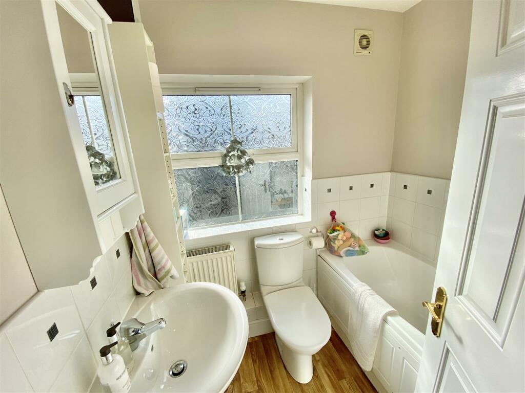 FAMILY BATHROOM