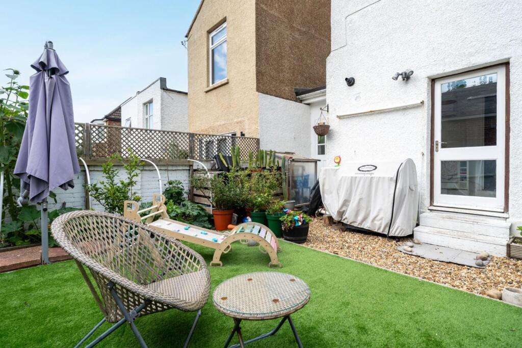 25-web-or-mls-FLAT 1 - 61 WILBURY CRESCENT FINISHE