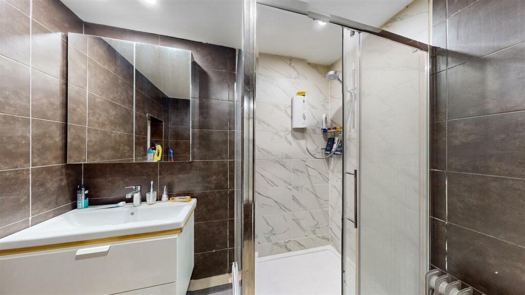 Shower room.jpg
