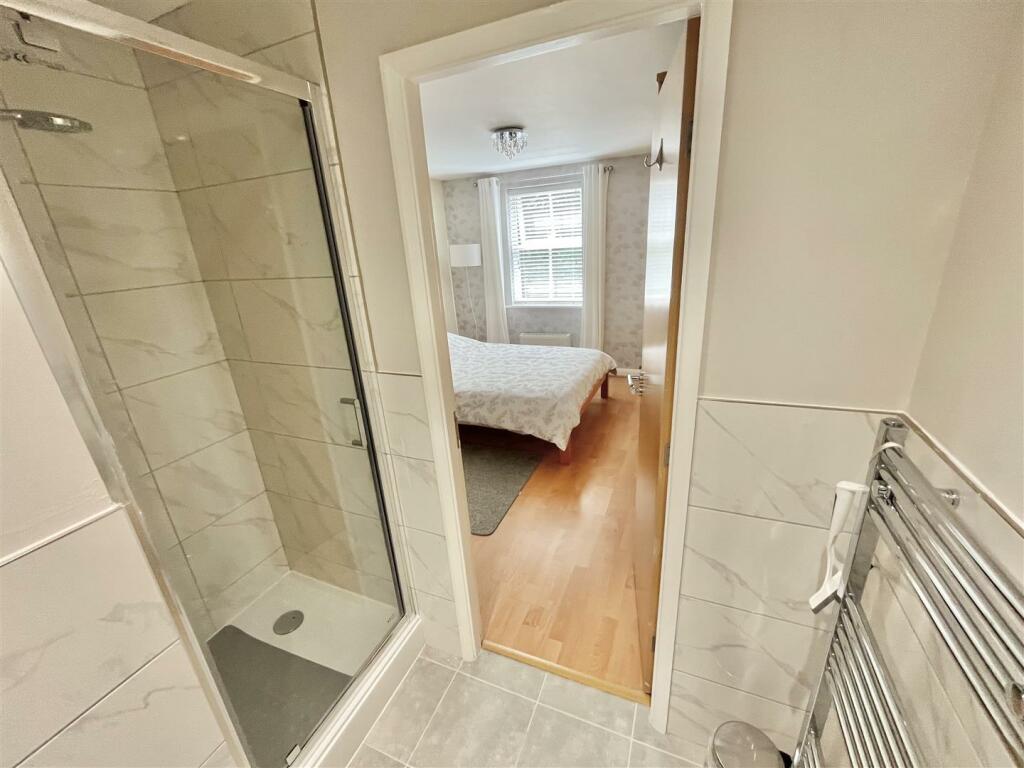 En Suite Shower Room Aspect 2
