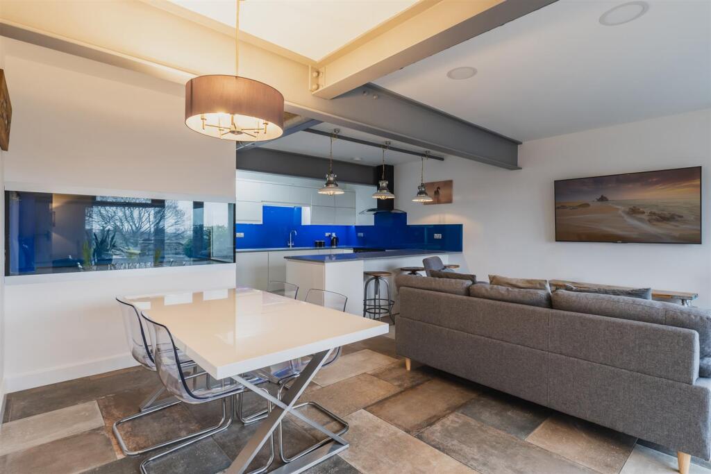 Living Kitchen (Apartment)