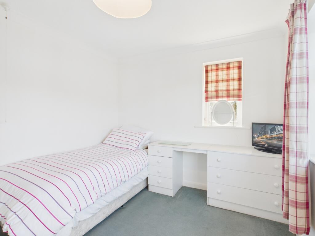 CAM03293G0-PR0250-STILL035