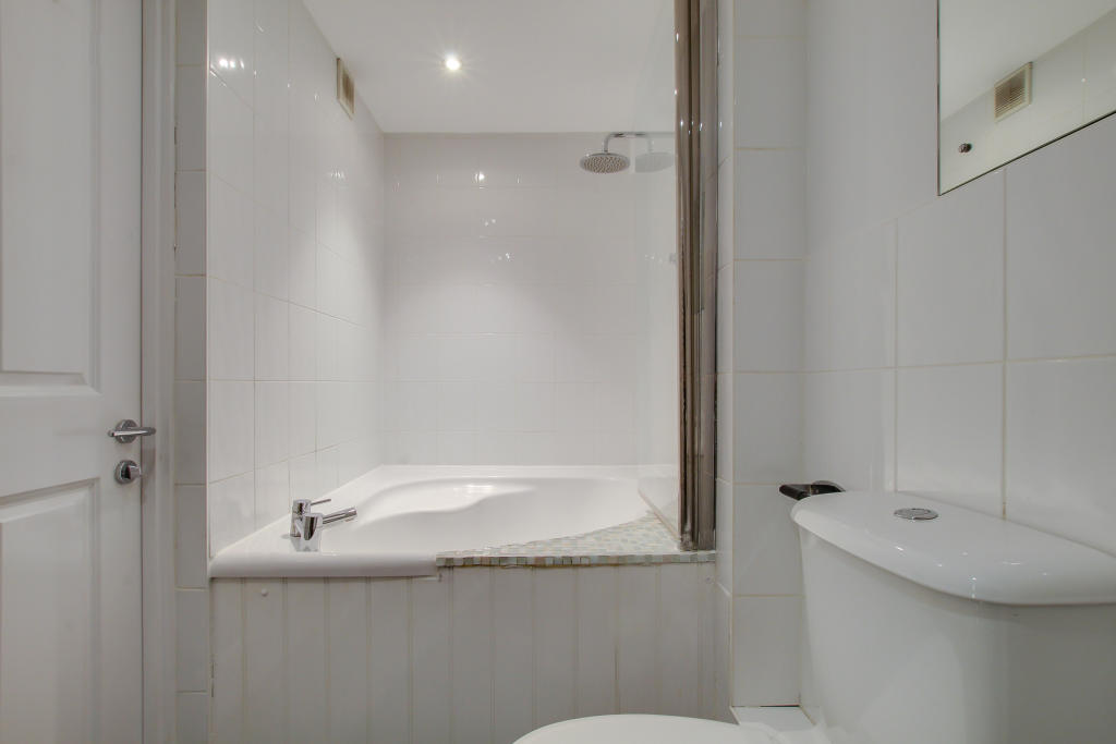 4.bath.jpg