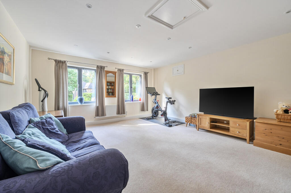 1360315-6-68da9d4...