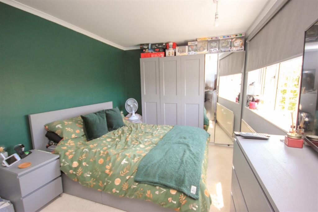 bed 1..jpg