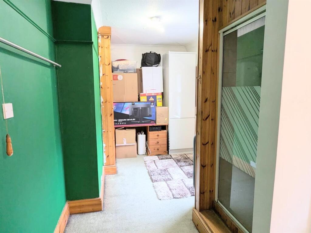 DREAAING ROOM/BEDROOM THREE