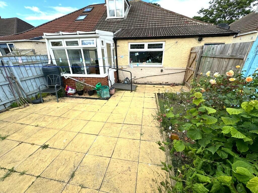 ENCLOSED REAR GARDEN