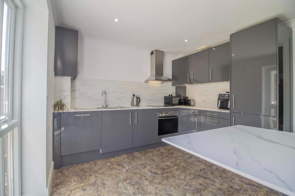8 St. Edmundsbury Mews [Kitchen Breakfast Room] 02