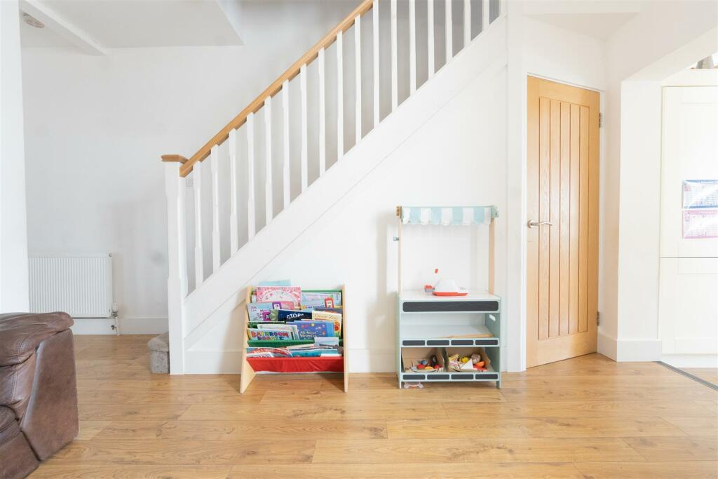 007 - Family Room 1.jpg