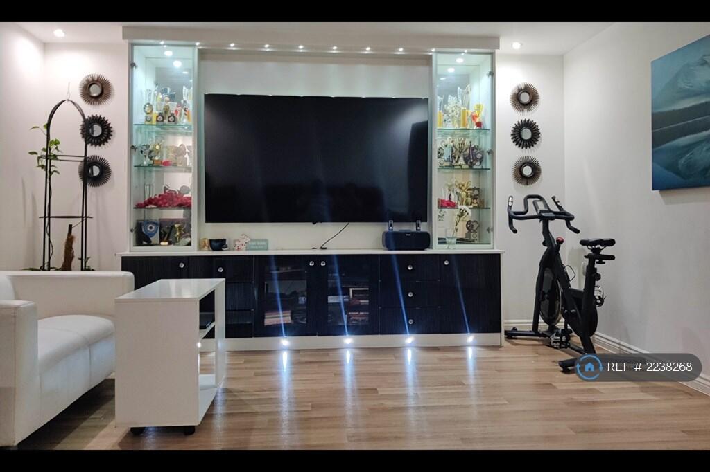 Livingroom_dinner_photo1